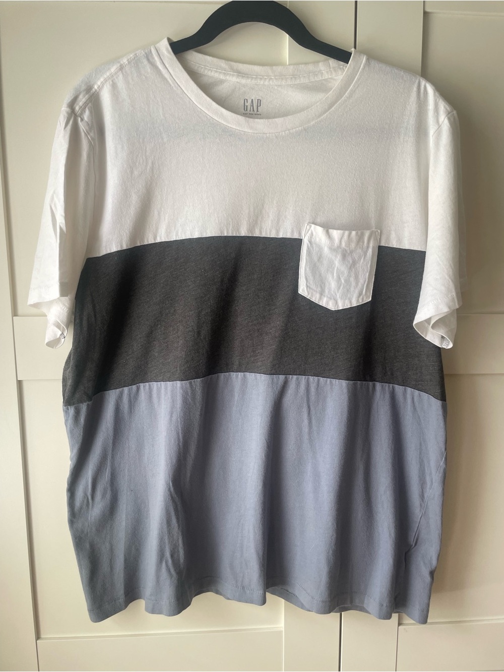 GAP Men’s Classic Fit Tee - White, Grey and Blue Stripe